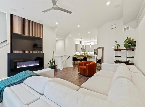 1813 Park Ave #104 - Dallas, TX 75215 - Home For Rent