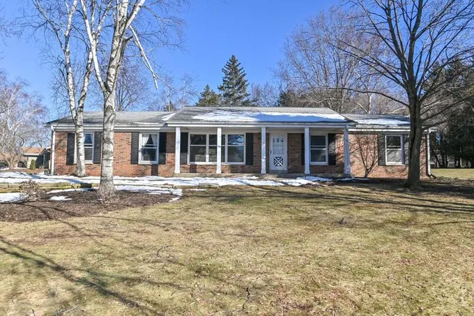 734 Cambridge Court, Grafton, WI 53024 for Sale