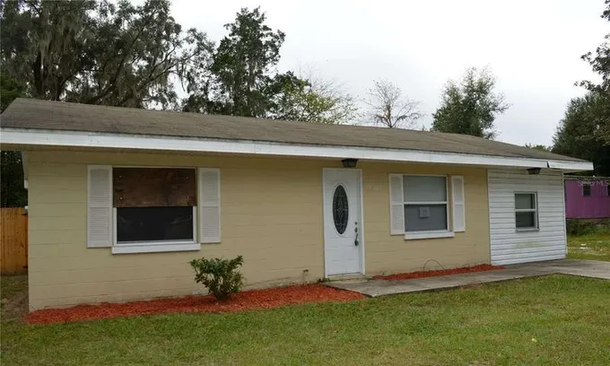13580 SE HIGHWAY 464C, OCKLAWAHA, FL 32179  612394295 for Sale