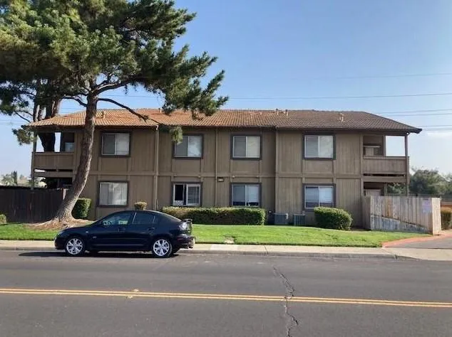 414 Cherry Ln #B, Manteca, CA 95337 - MLS 223098121 for Sale