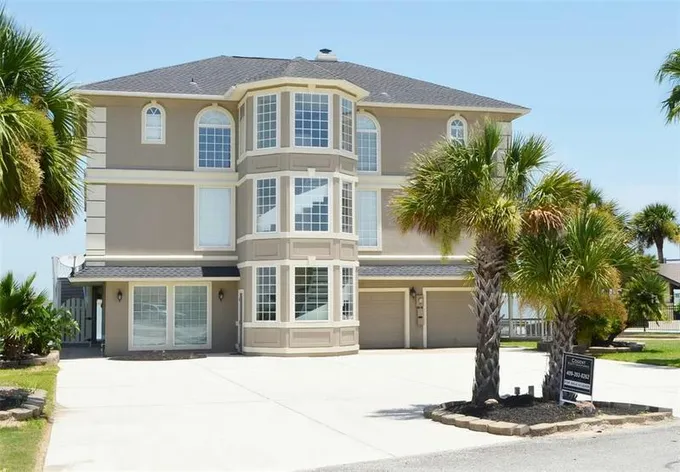 534 PARADISE DR, Tiki Island, TX 77554 Single Family Residence For Sale  MLS# 35131922