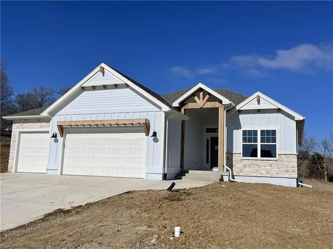 500 East 7th Street, Smithville, MO 64089 for Sale