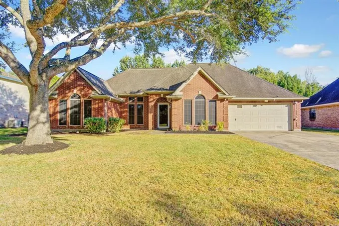 2185 Troon Dr, Alvin, TX 77511  MLS# 55385398 for Sale