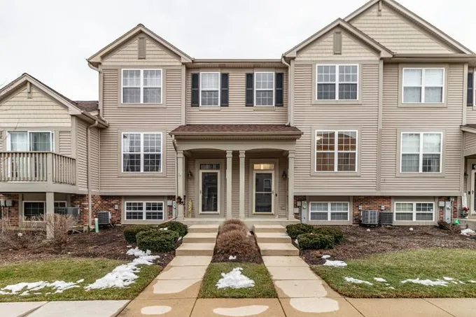 748 Cherry Creek Drive, Grayslake, IL 60030 for Sale