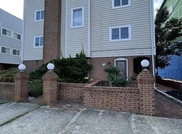 9704 Pacific Ave - Margate City, NJ 08402 - Home For Rent