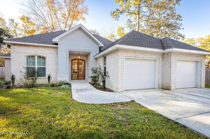 9317 Dogwood Avenue, Ocean Springs, MS 39564  615019253 for Sale
