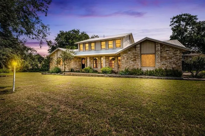 318 Juniper Dr, Mountain City, TX 78610 for Sale