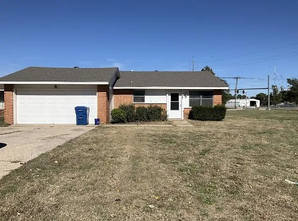5402 Texoma Dr - Enid, OK 73703 - Home For Rent