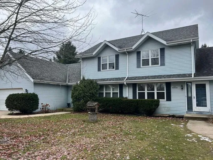 Oconomowoc, WI - Duplex - $1,950.00 Available December 2023  None N62W38027 Florence Ct for Sale