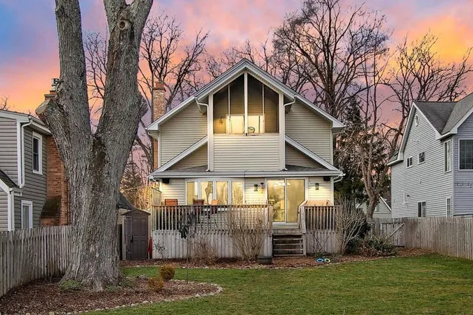 Crystal Lake, Mc Henry County, IL Lakefront Property, Waterfront Property, House for sale Property ID: 418907484