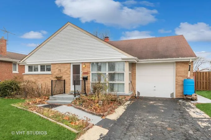 1020 Newcastle Avenue, Westchester, IL 60154 for Sale