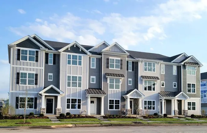 2225 Glacier Street, Mundelein, IL 60060 for Sale