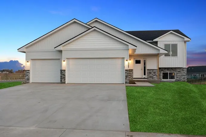 37531 Greenwich Court, North Branch, MN 55056 for Sale