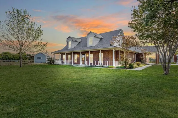 5599 Luginbyhl Rd, Sanger, TX 76266 for Sale