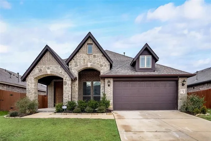 3126 Stonehaven Ln, Heartland, TX 75126 for Sale