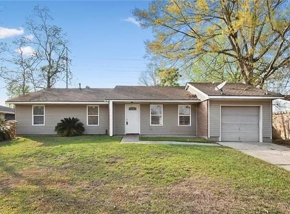 4011 Parkbrook Dr - Slidell, LA 70458 - Home For Rent