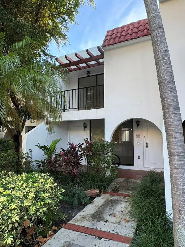 450 Grapetree Dr #307, Key Biscayne, FL 33149 - MLS RX-10950496 for Rent