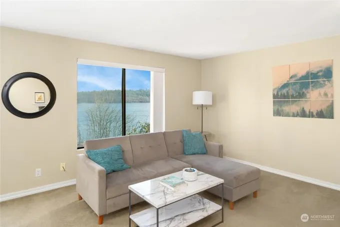1700 West Sunn Fjord Lane, Unit L104, Bremerton, WA 98312 for Sale