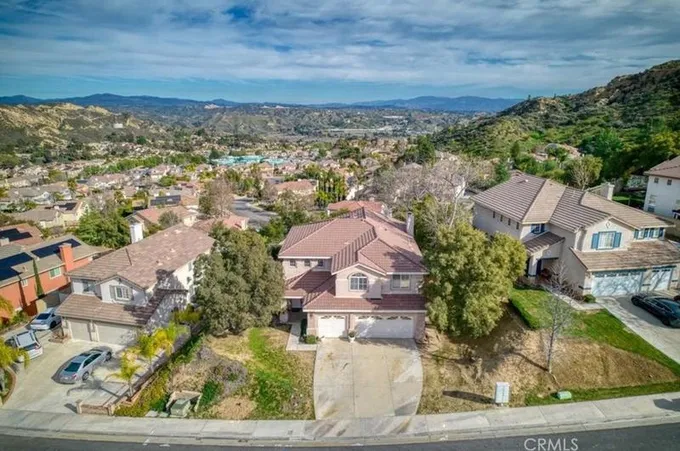 30440 Vineyard Ln, Castaic, CA 91384 - MLS SR24017902 for Sale