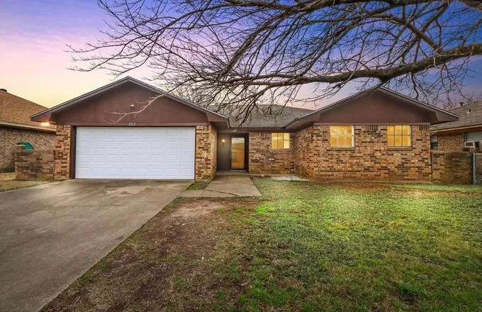 802 E Olive St, Sherman, TX 75090 - MLS 20531935 for Sale