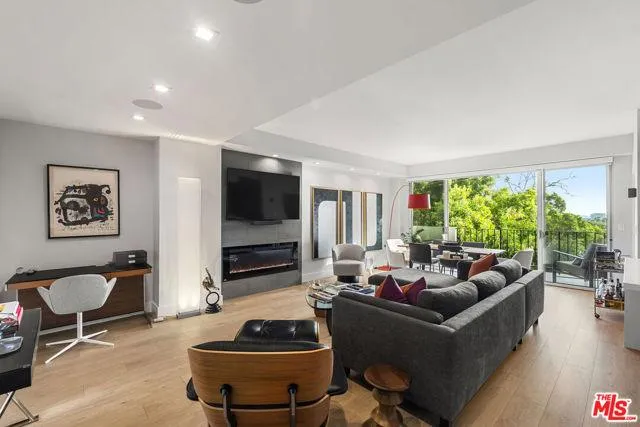 818 N Doheny 306, West Hollywood CA 90069 for Sale