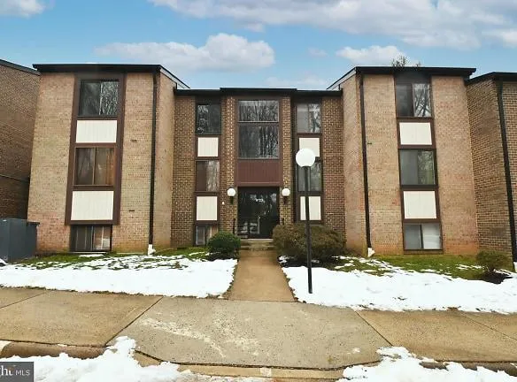 9723 Kings Crown Ct #202 - Fairfax, VA 22031 - Home For Rent
