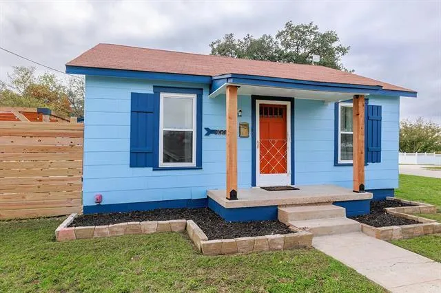 300 E 4TH ST, Brady, TX 76825 Single Family Residence For Sale  MLS# 20490558