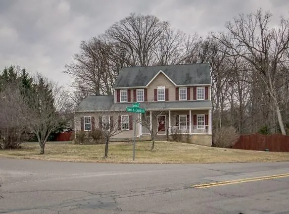 1902 Sierra Dr - Fredericksburg, VA 22405 - Home For Rent