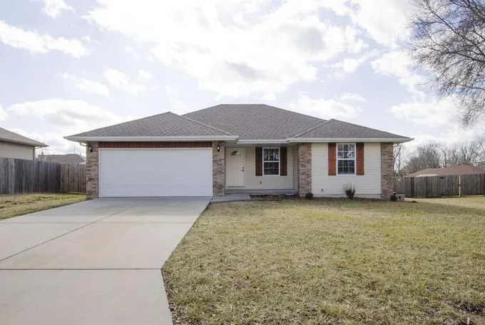 714 West Christopher Lane, Clever, MO 65631  623690107 for Sale