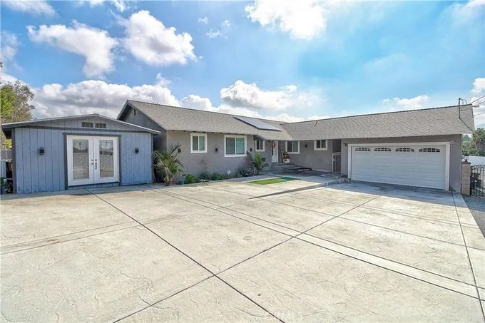 19343 Jolora Ave, Corona, CA 92881  MLS# IV24015014 for Sale