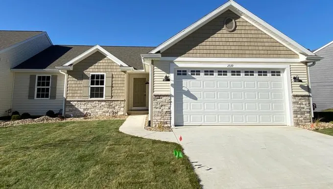 2539 Hunters Run #102, Kalamazoo, MI 49048 - MLS 24001098 for Sale