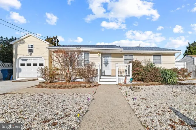 10 West Delaware Drive, Tuckerton, NJ 08087 for Sale