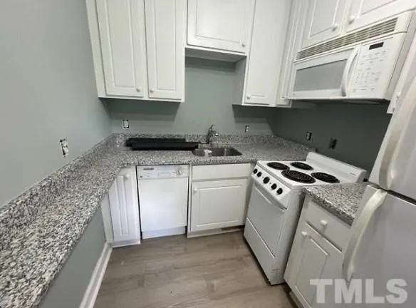 8 Shepherd Ln - Chapel Hill, NC 27514 - Home For Rent