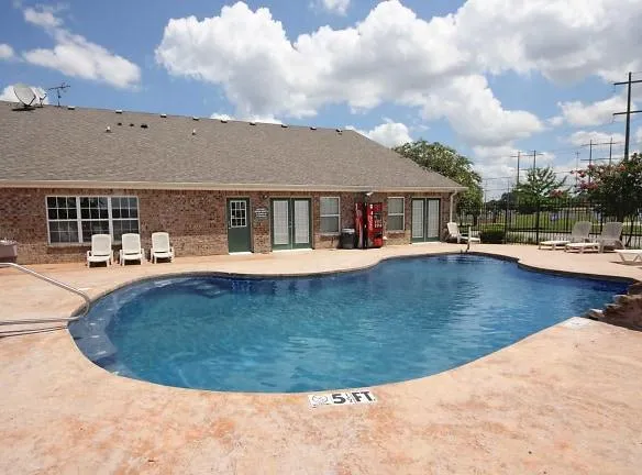 Canterbury House Apartments - 2001 S Sherwood Forest Blvd - Baton Rouge, LA Apartments for Rent