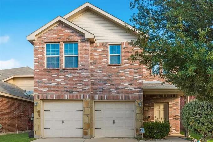 5753 Maui Dr, Fort Worth, TX 76119 for Sale