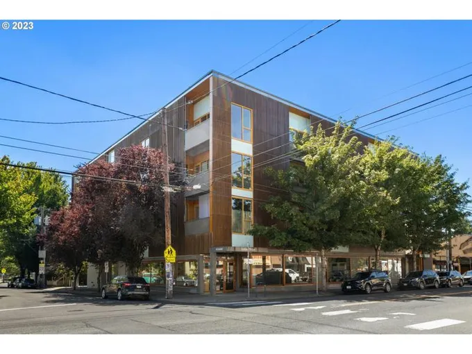 915 SE 35TH AVE APT 208, Portland, OR 97214 Condominium For Sale  MLS# 24044297