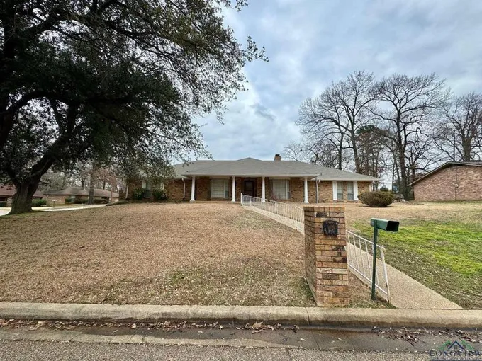 100 Briarmeadow Dr, Longview, TX 75604 for Sale
