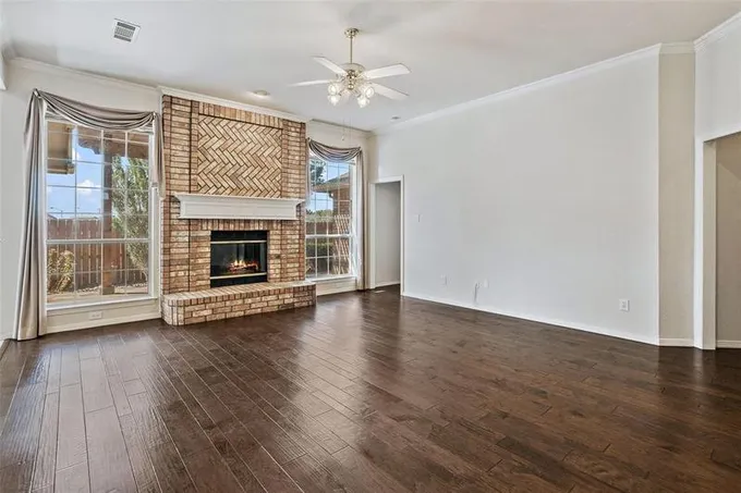 2705 Crystal Glenn Cir, Hurst, TX 76054 for Sale