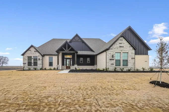 321 Motega Ct, Waxahachie, TX 75165 - MLS 20500109 for Sale