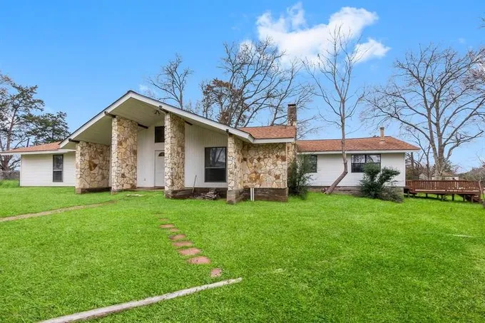 11023 Fm 1696 Rd, Bedias, TX 77831 for Sale