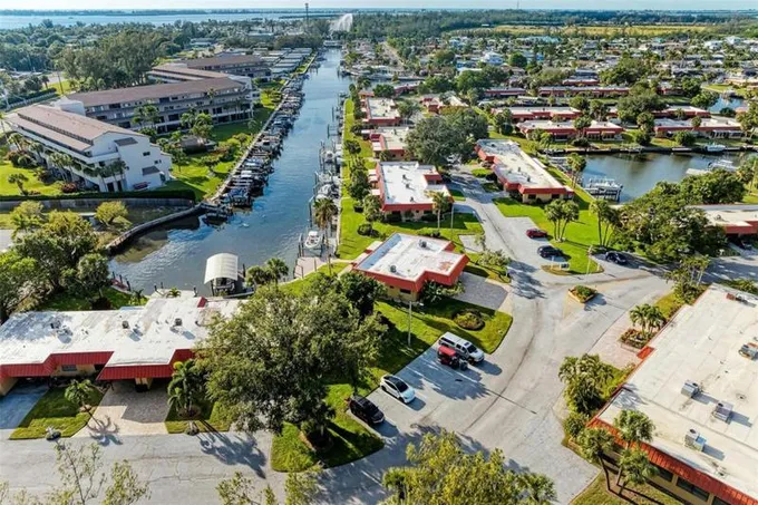 9411 CATALINA DR, BRADENTON, FL 34210 Single Family Residence For Sale  MLS# A4591001