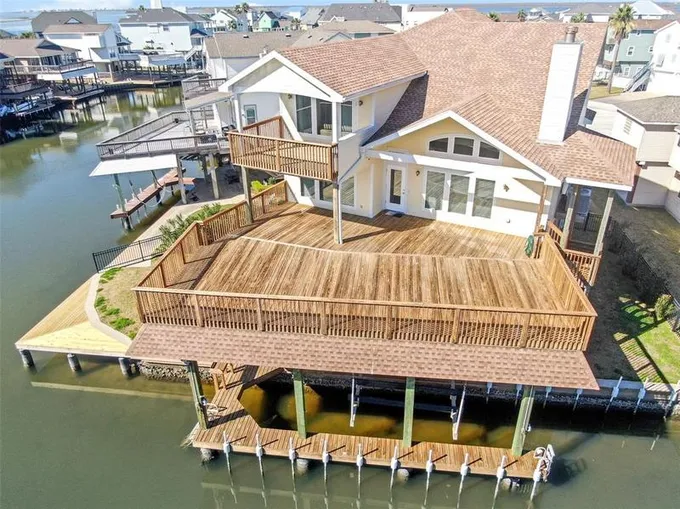 119 Bamaku Bnd, Tiki Island, TX 77554 for Sale