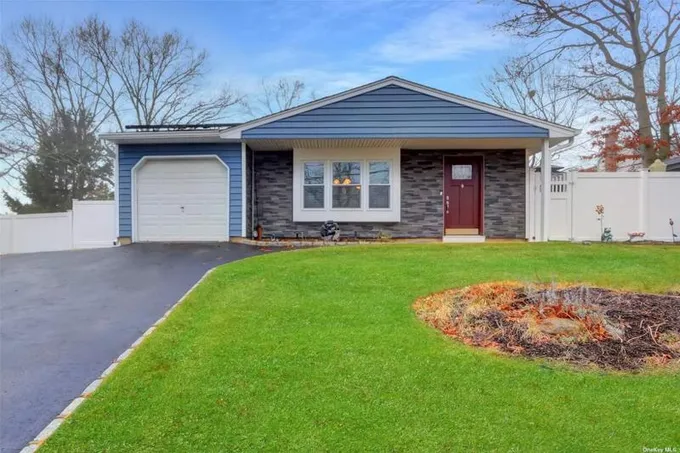 Selden, Suffolk County, NY House for sale Property ID: 418630562