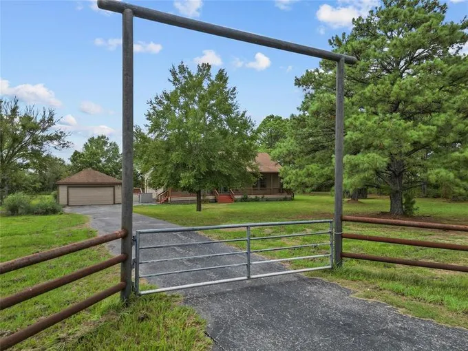 590 Farm To Market 562, Anahuac, TX 77514 for Sale