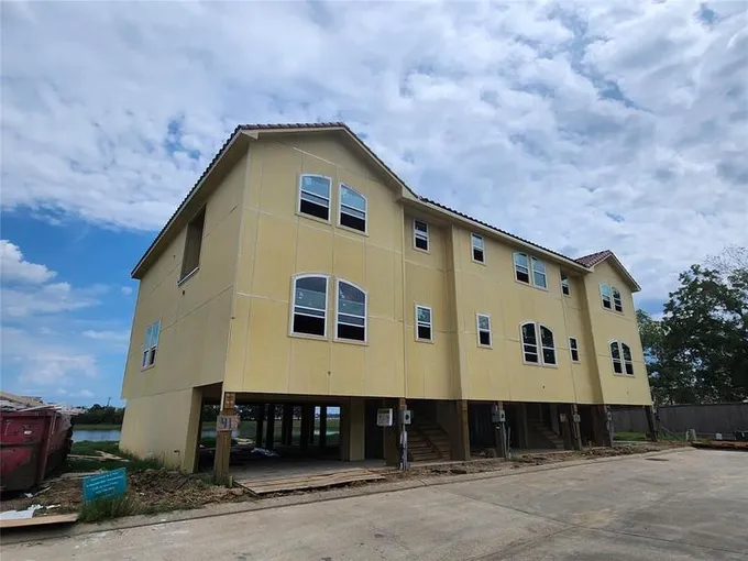43 Armand Shore Dr, Houston, TX 77058 for Sale