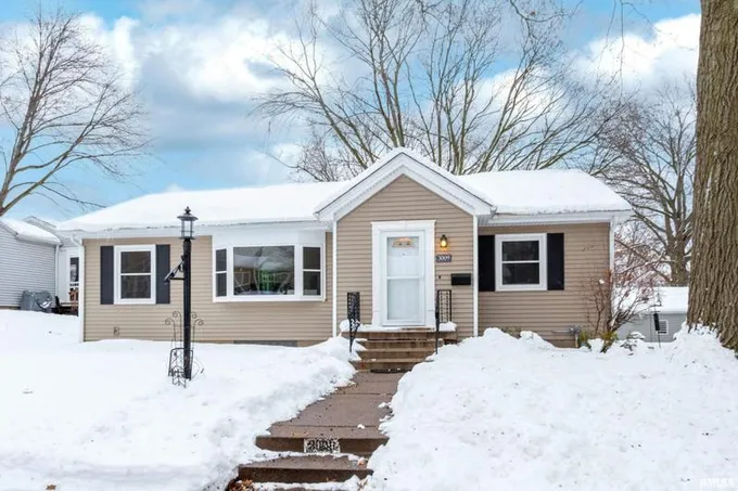 3009 CAREY AVE, Davenport, IA 52803 Single Family Residence For Sale  MLS# QC4249573