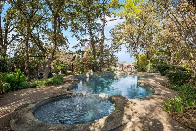 6105 Tiffany Park Ct, Arlington, TX 76016 for Sale