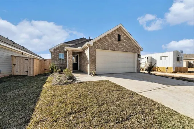 672 Roaring Falls Dr, Willis, TX 77378 for Rent