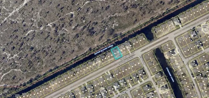 511 Wilmington Pkwy, Cape Coral, FL 33993 - MLS 221023198 for Sale