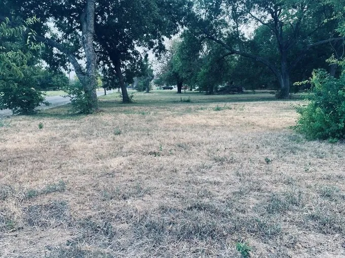 825 Smith St, Gainesville, TX 76240 - MLS 20419971 for Sale